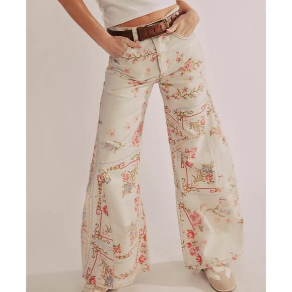 Free People Eden Printed High Slouchy Flare Jean Size 28 Floral Boho Button Fly - Picture 1 of 16